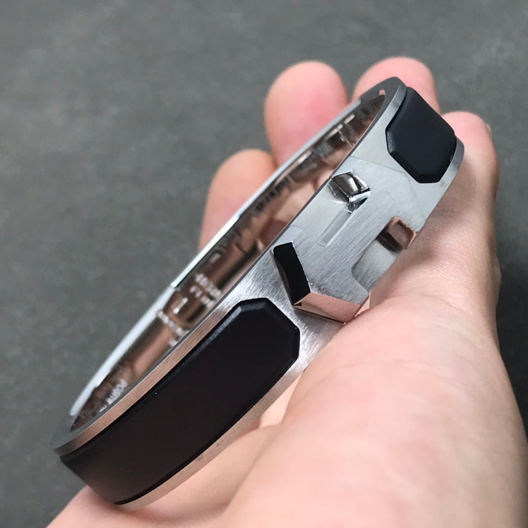 Hermes Super Black 18K Gold Bracelet