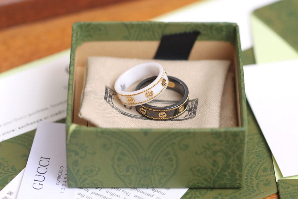 Gucci Double Interlocking Gucci Icon Black Corundum 18K Gold Ring