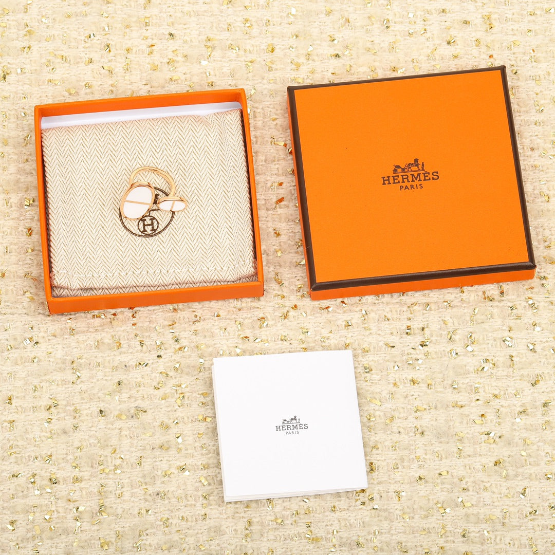 Hermes Chaine D'ancre Verso Large 18K Gold Ring
