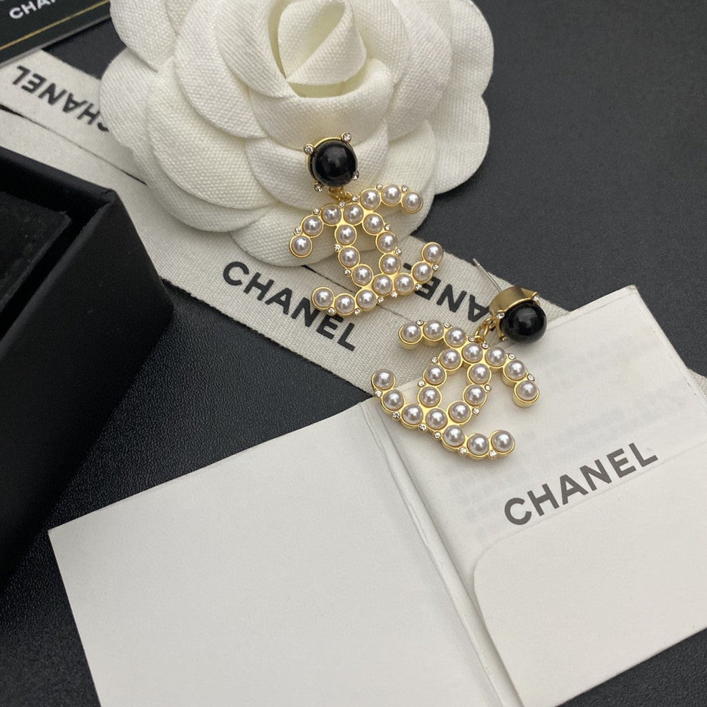 Chanel Pearl Pendant 18K Gold Earrings