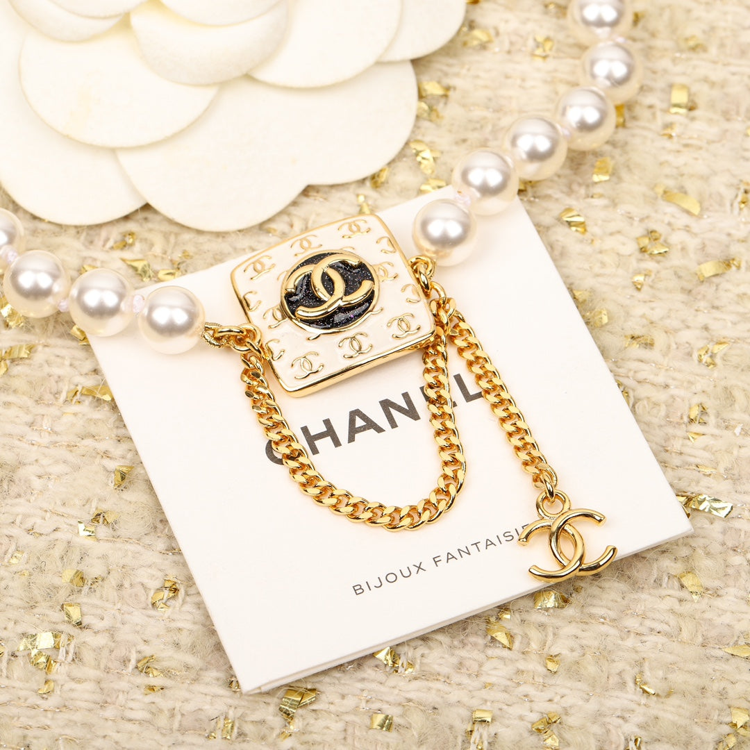 Chanel Pearls Choker 18K Gold Necklace
