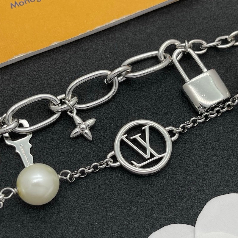 Louis Vuitton Pearl Lock Gold 18K Gold Bracelet