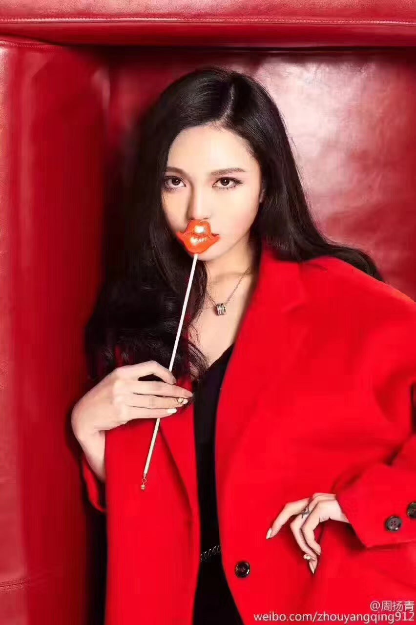 B.zero1 Demi-Pave Diamonds 18K Gold Necklace